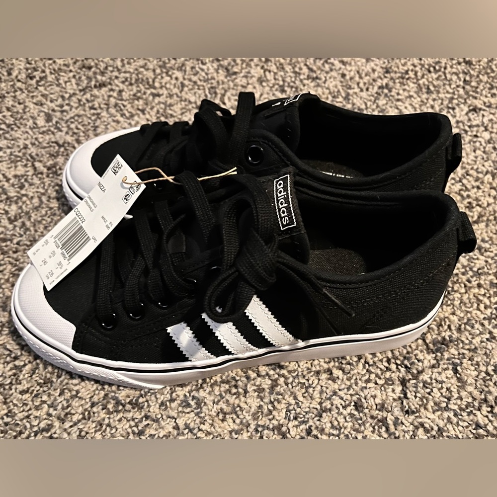 Adidas brand new, never worn, Nizza shoes